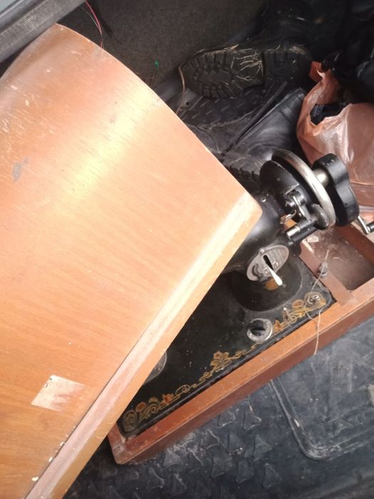 Продам швейную машину