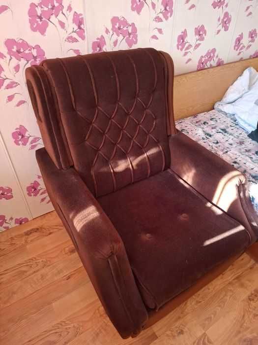 2 крисла и 1табуретка