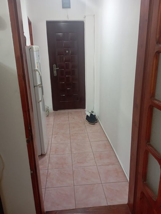 Vând apartament doua camere semidecomandat  etaj 2 însorit