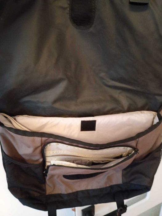 Vand geanta de umar/laptop Nike, unisex, model rar!