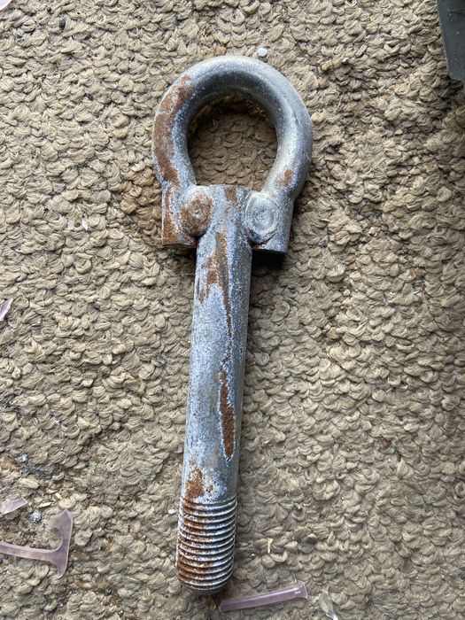 Крюк буксировочный