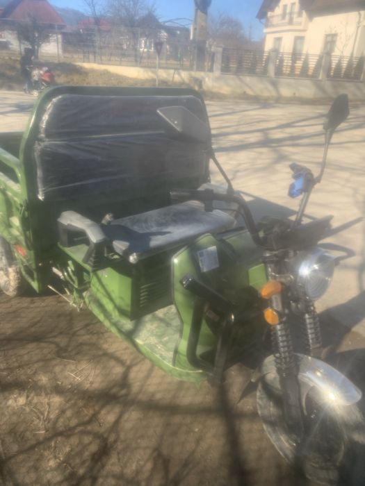 Vand tricicleta electrica.    Negociabil.  076513225.   In caz de