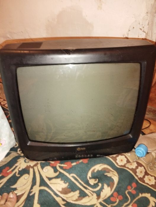 Телевизор  LG с пультом