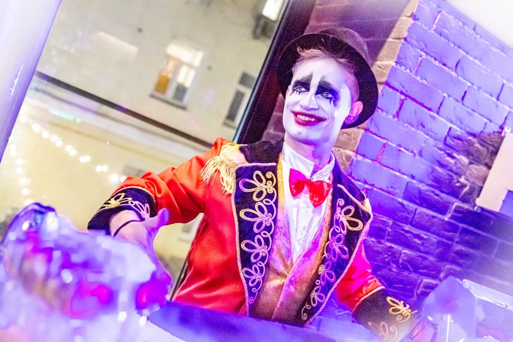 Маг иллюзионист гипнотизёр