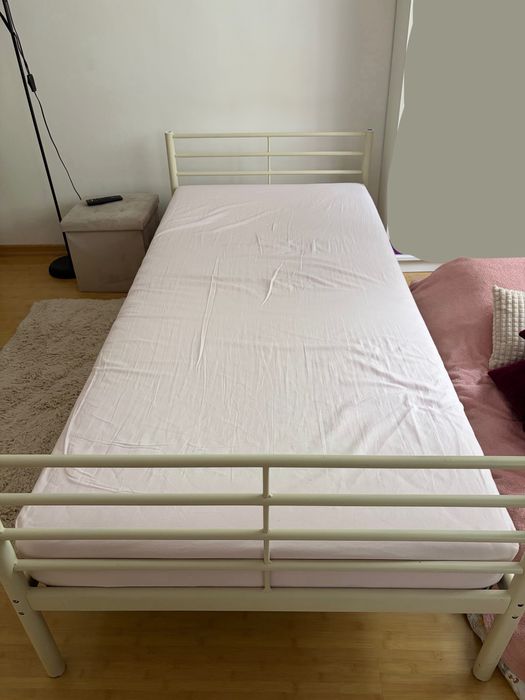 2 paturi 90x200 cm cu saltele individuale negru si bej