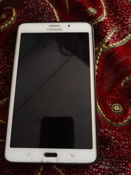 Продам два рабочих планшета каждый стоит 5000