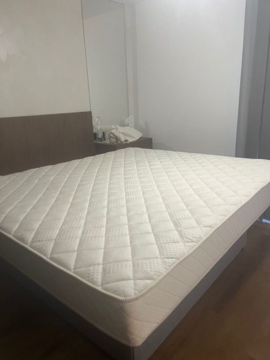 Продавам матрак с размер 1640х1900