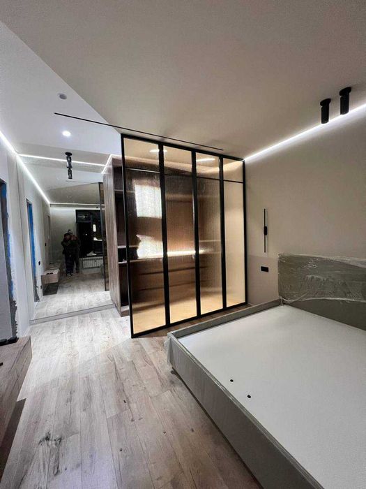 Раздвижные двери и перегородки в стиле лофт / Душевые кабины