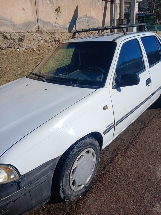 Нексия 1 сотилади яхши холатда ок ранг 2004 йил