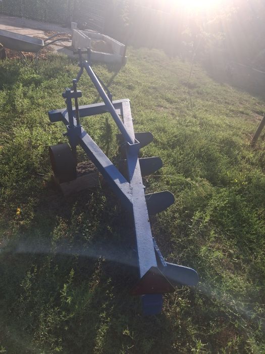 Продавам плуг за малък трактор 4х20
