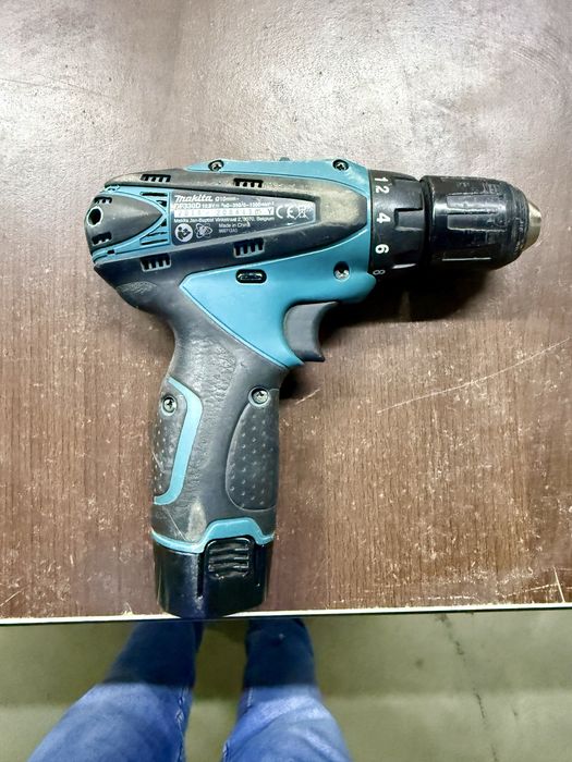 Makita  Mașină  de inșurubat si de găurit