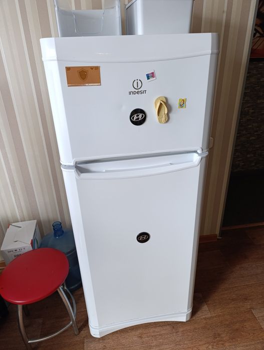 Б/у холодильник индезит