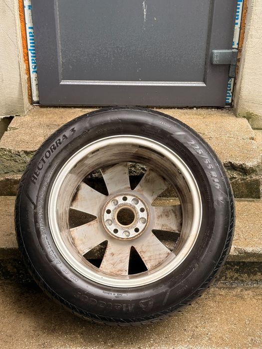 Vând Set complect de jante și anvelope Audi VW