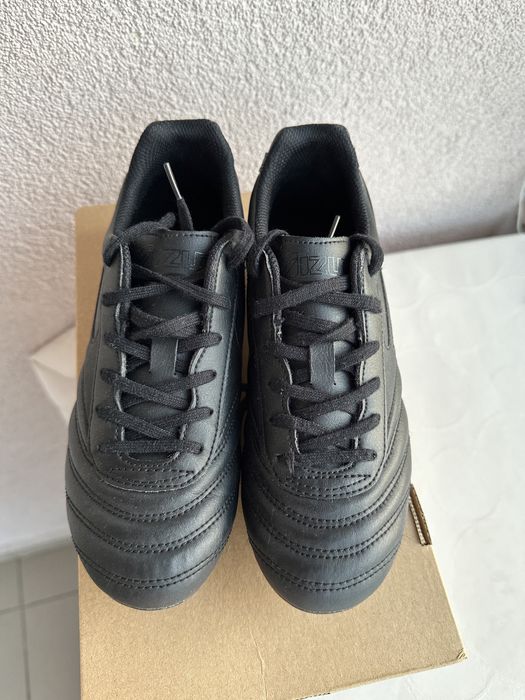 Детски футболни обувки бутонки mizuno 35 номер