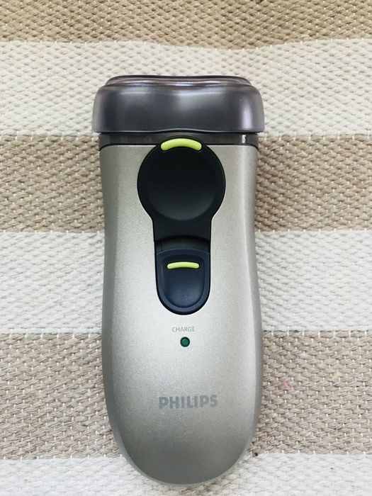 Електрическа самобръсначка Philips - СПЕШНО