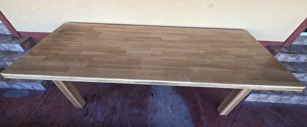 Masa din lemn masiv de stejar