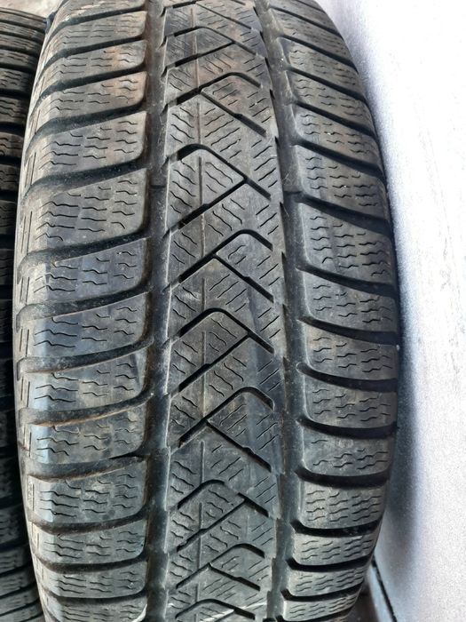 Продам шины 205/60/16 пирелли.