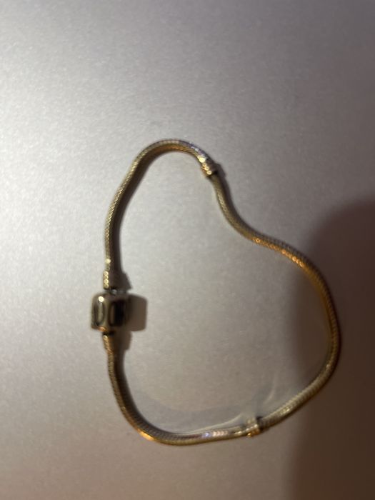 Bratara aur tip Pandora