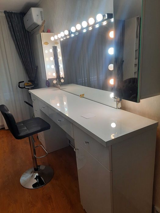 Mobilă profesionala pt makeup completă