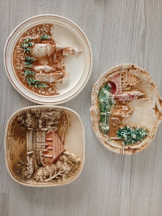 Tablouri/aplice perete vechi 1982