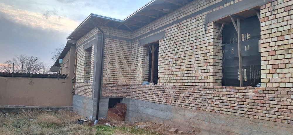 Уй сотилади коробка холатда 6 сутх.