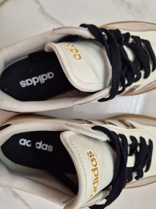 Сникърси Adidas Barreda JQ2296 бяло и  леопард