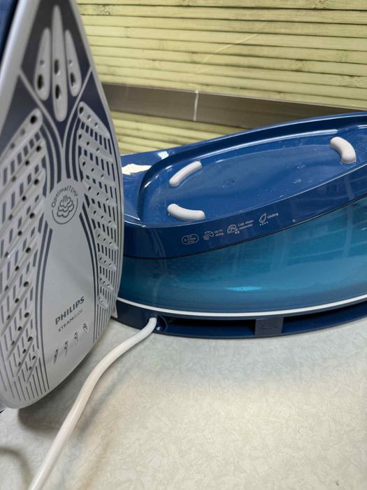 Компактна парна ютия Philips Domestic Appliances Perfect Care