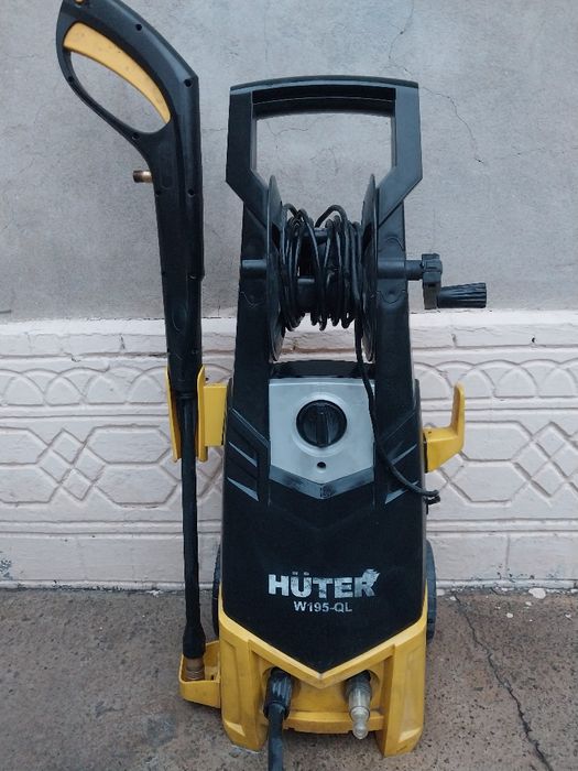 Продаётся карчер Huter W 195- QL в отличном состоянии.
