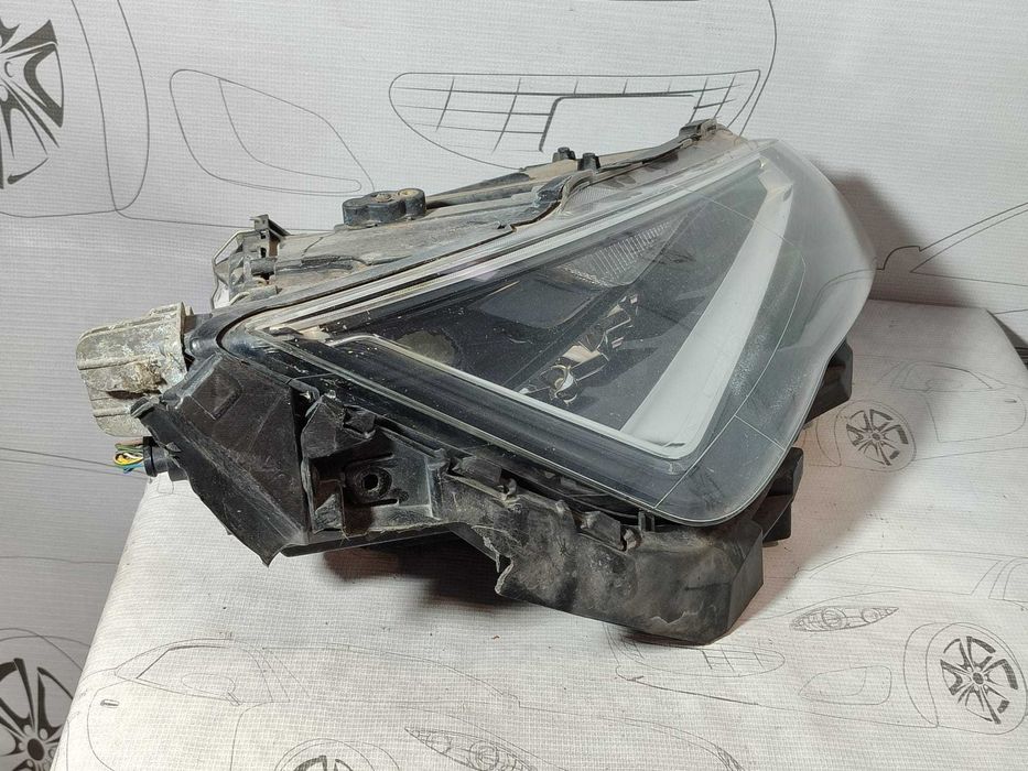 Far dreaptă UK Seat Leon 2015 2.0 TDI 135kW Full LED Cod OEM: 5F2941008A (4H2)