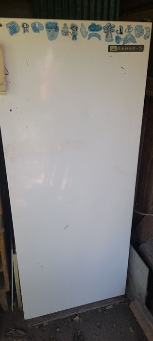Продам холодильник  советских  времен,.