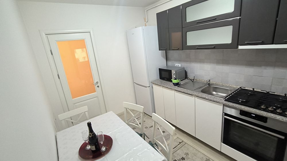 Proprietar închiriez apart 2 cam  bloc nou