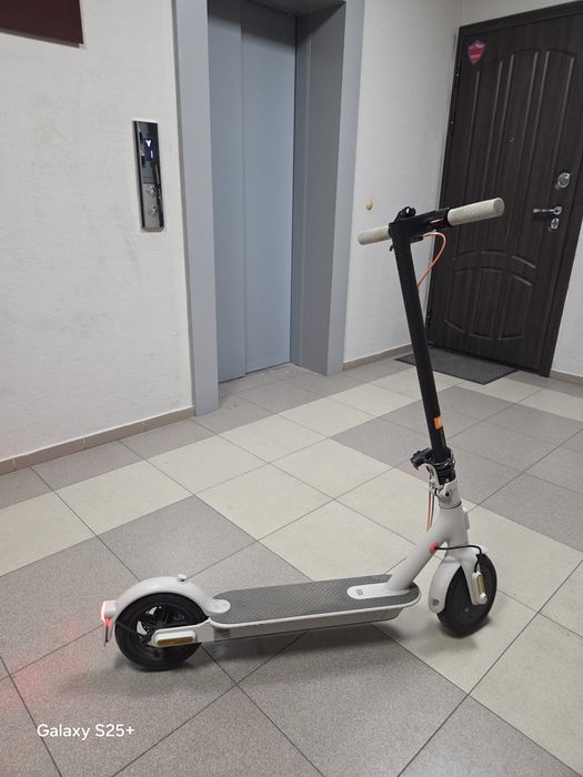 Электросамокат Xiaomi Electric Scooter 3