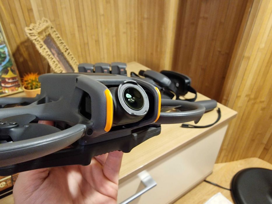 DJI Avata 2 Fly More Combo + Goggles 3 + 2 Controllere - Ca Nou