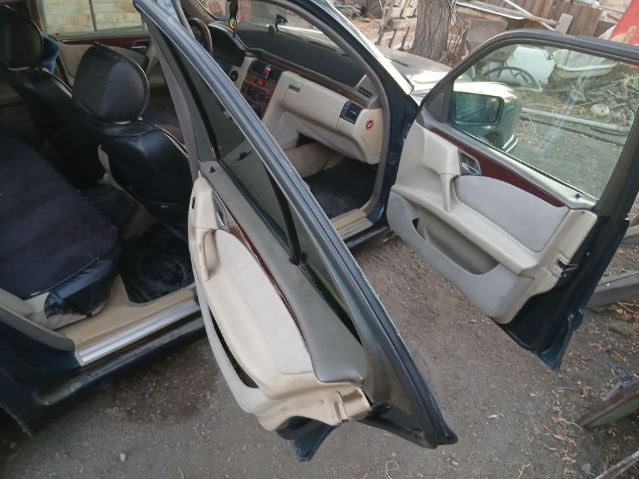 Продам мерседес W210 E230
