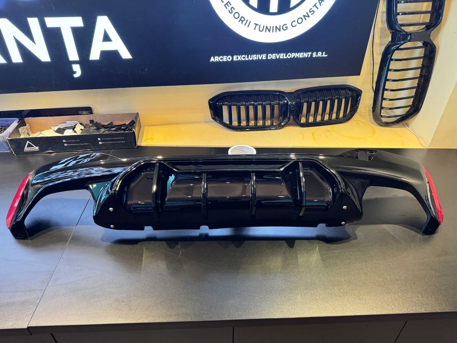 Difuzor Bara Spate - BMW SERIA 5 G30 G31 2017+ M5 Design Negru Lucios