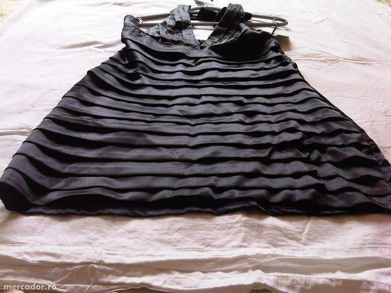 Vand rochie dama eleganta cu eticheta 150 ron