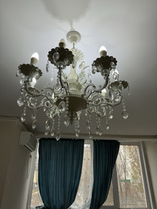 Продам люстру в отличном состояний