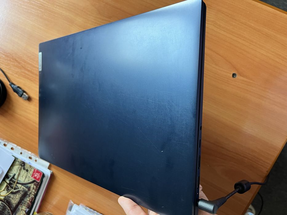 Laptop lenovo albastru