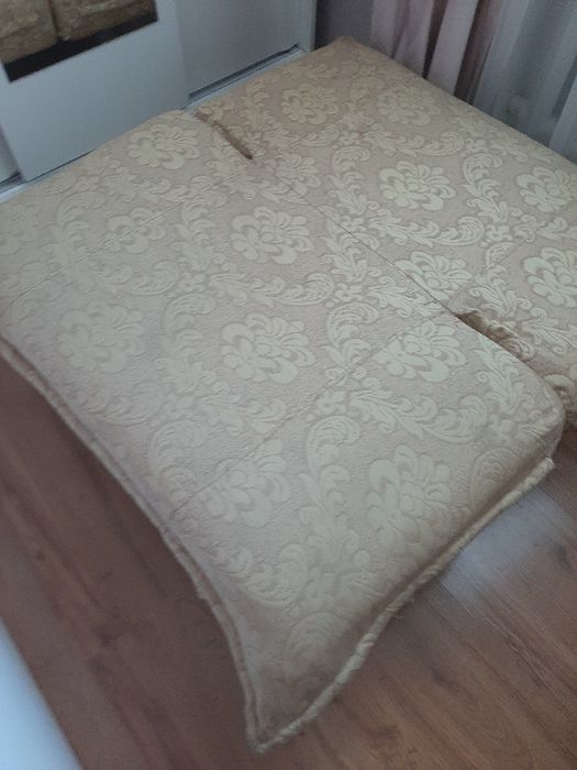 Маленький диванчик