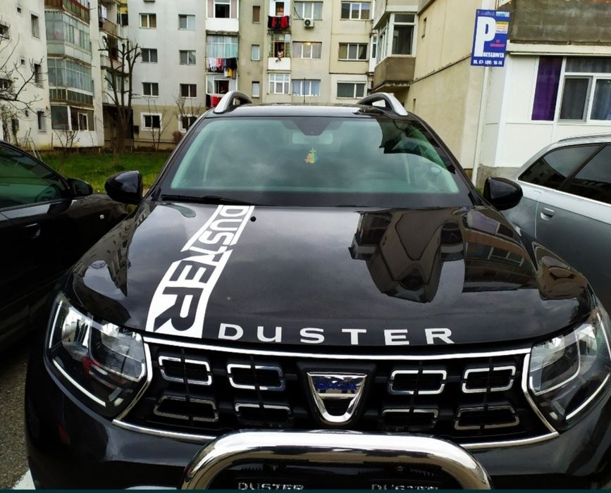 Linii sport capota Dacia Duster