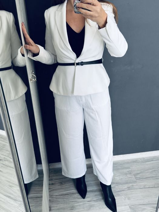 Бял  костюм S размер  Zara