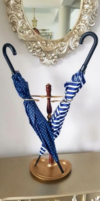 Suport vechi din alamă,  pentru umbrele