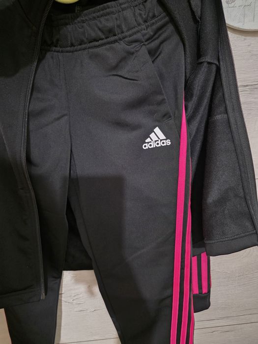 Спортен екип Adidas 9-10 г
