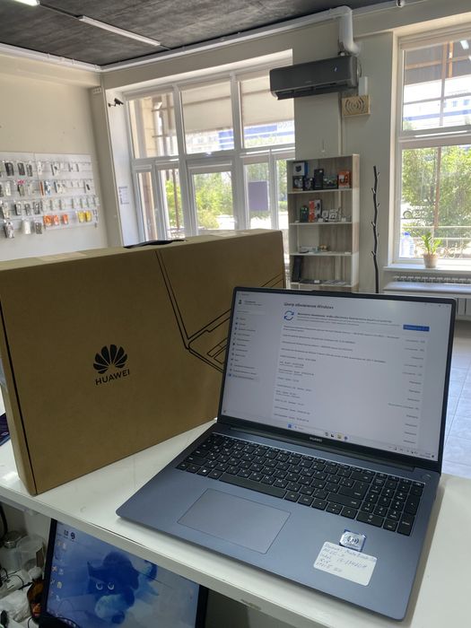 Huawei MateBook D16 (почти новая)