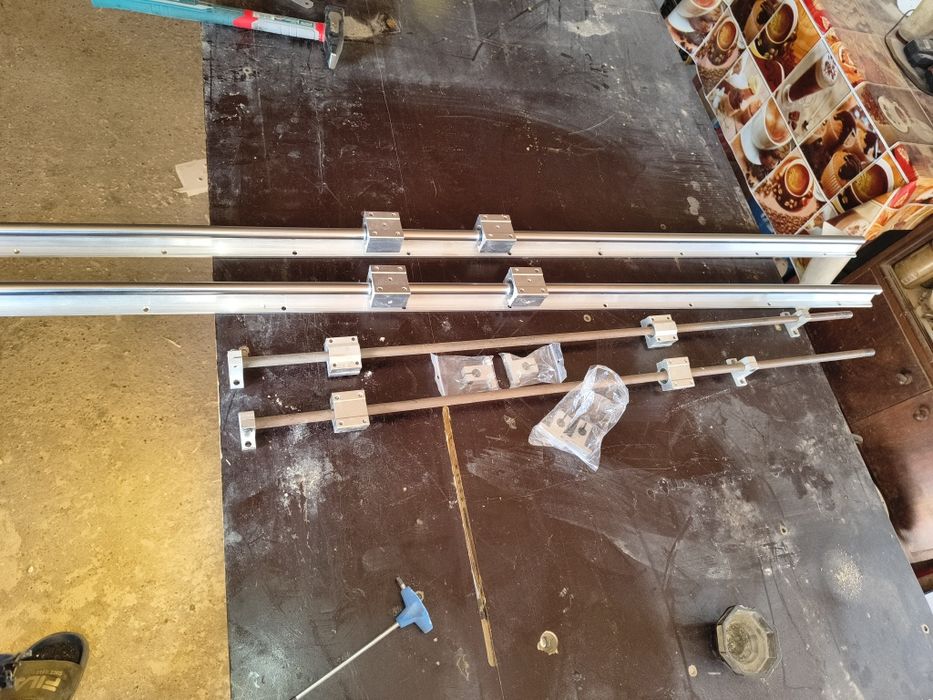 Sina de ghidaj cu rulmenți lineari.