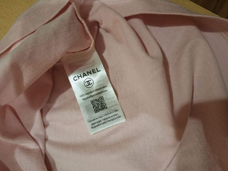 Блузка Guess и тениска Love Moschino Eлек Moncler