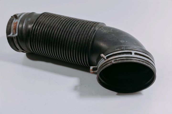 Furtun admisie aer 1K0129684b Volkswagen VW Passat B6