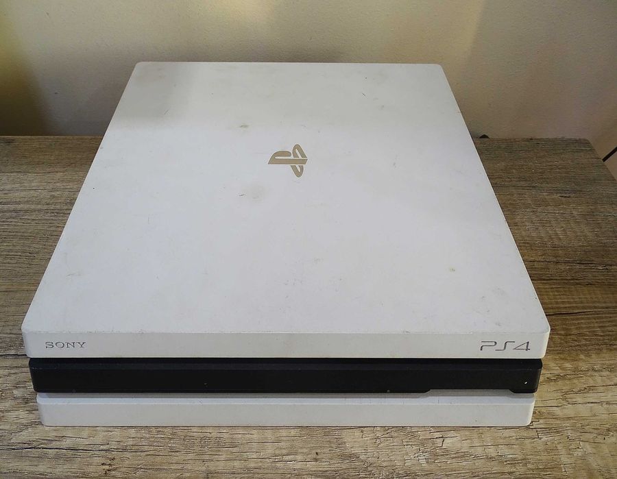 Работещ Плейстеишън PlayStation PS 4 Pro