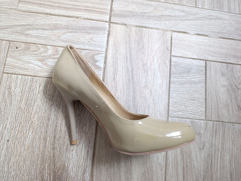 Продам туфли лакированные