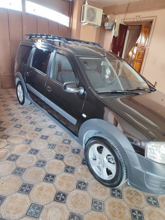 Lada largus cross